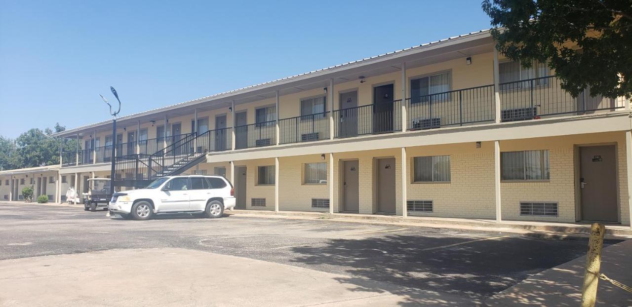 Gold Key Inn Brady Εξωτερικό φωτογραφία
